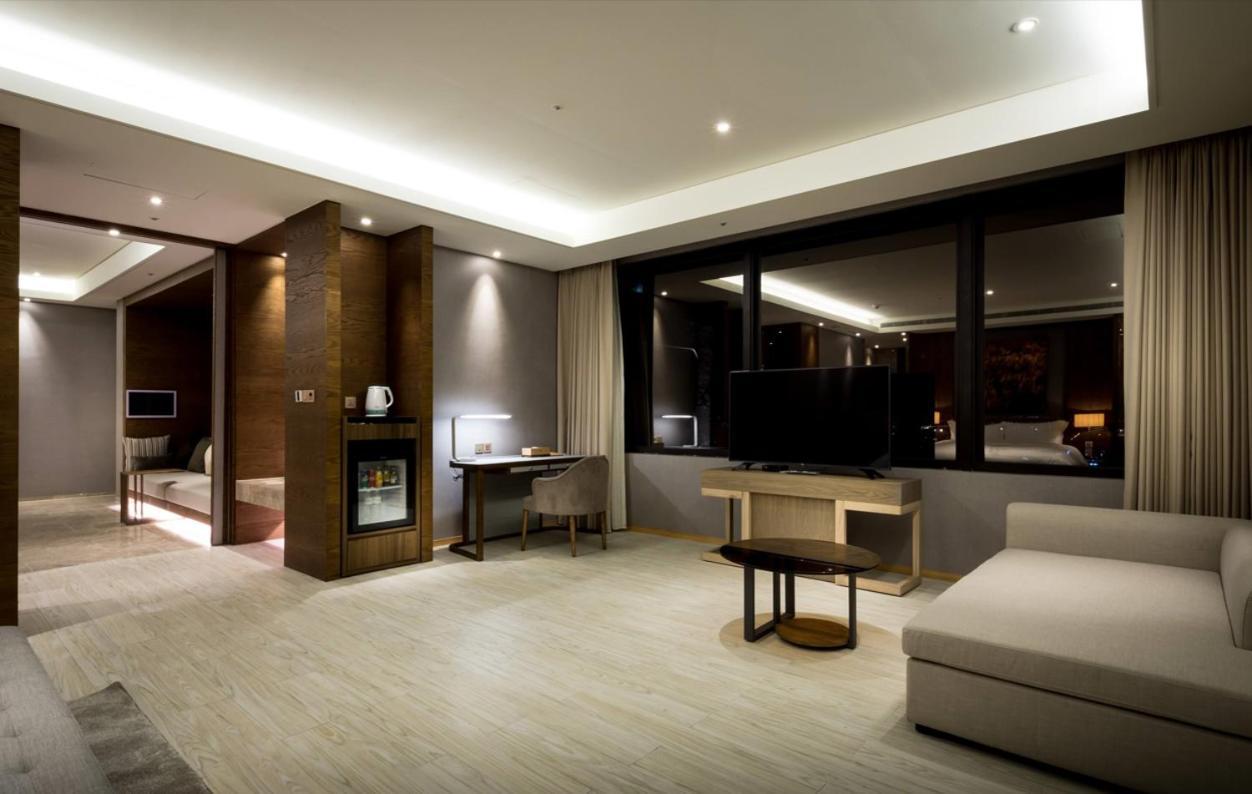 Cuncyue Hot Spring Resort Luodong Pokój zdjęcie A suite at the hotel